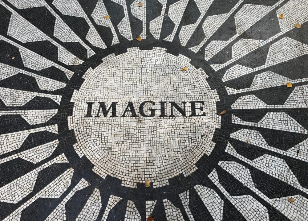 A post about the Imagine Curve account