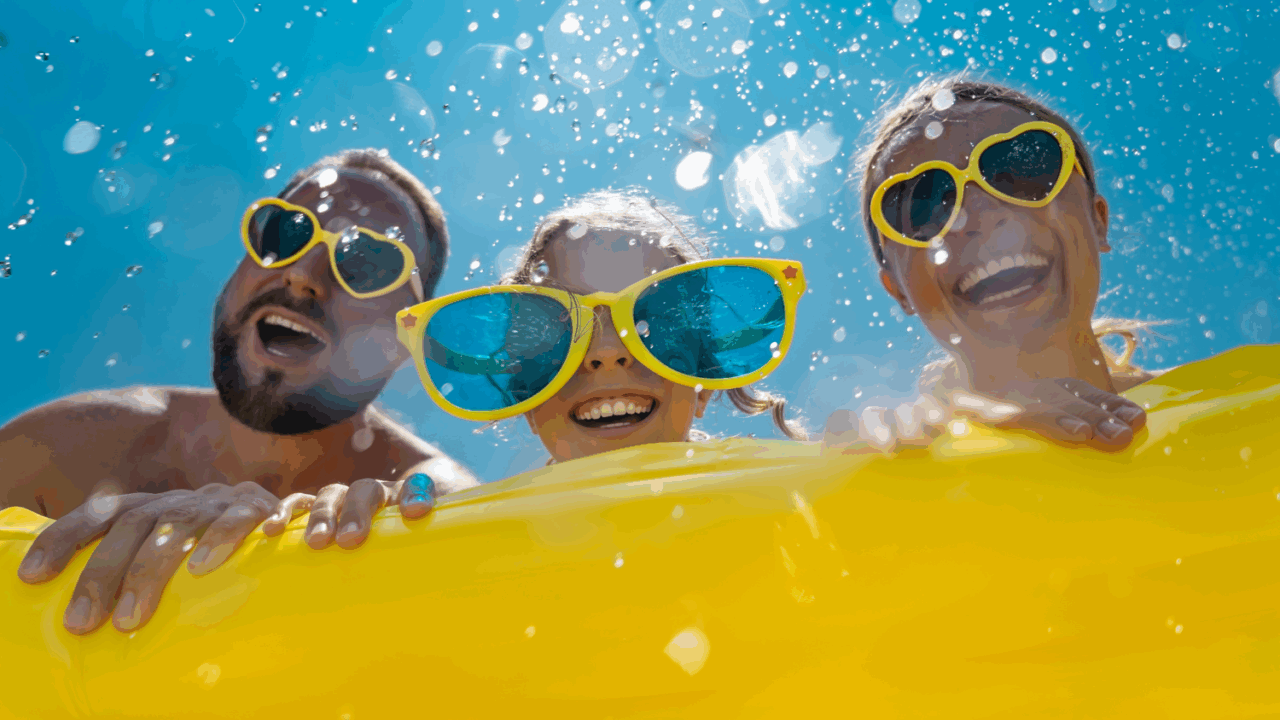 8 ways to save money on holiday Sunny Studio on Canva